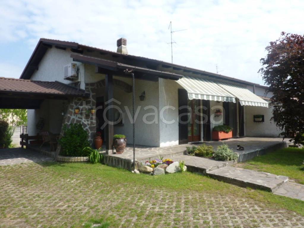 casa indipendente in vendita a Gambolò