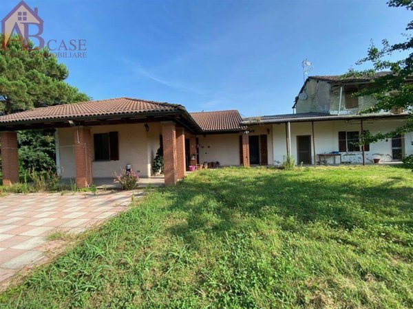 casa indipendente in vendita a Gambolò