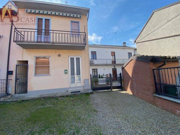 casa indipendente in vendita a Gambolò