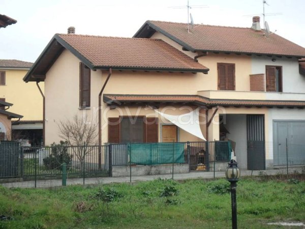 casa indipendente in vendita a Gambolò