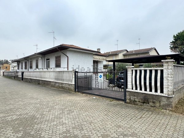 casa indipendente in vendita a Gambolò
