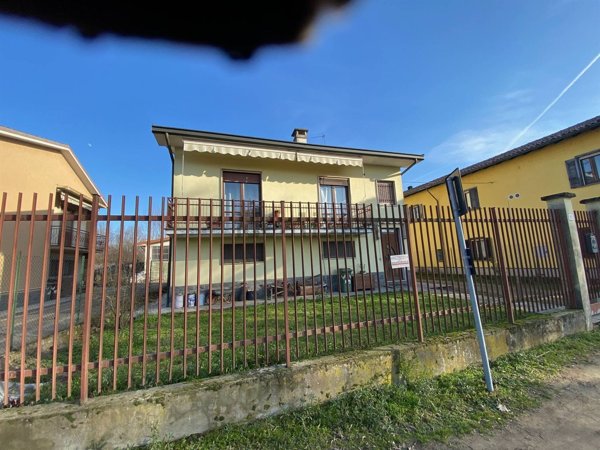casa indipendente in vendita a Gambolò