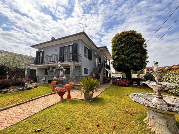 casa indipendente in vendita a Gambolò
