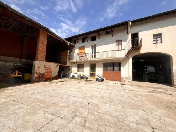 casa indipendente in vendita a Gambolò