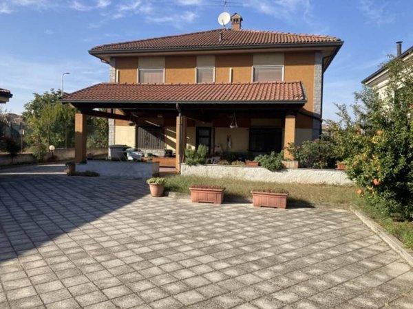 casa indipendente in vendita a Gambolò