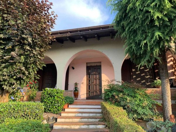 casa indipendente in vendita a Gambolò