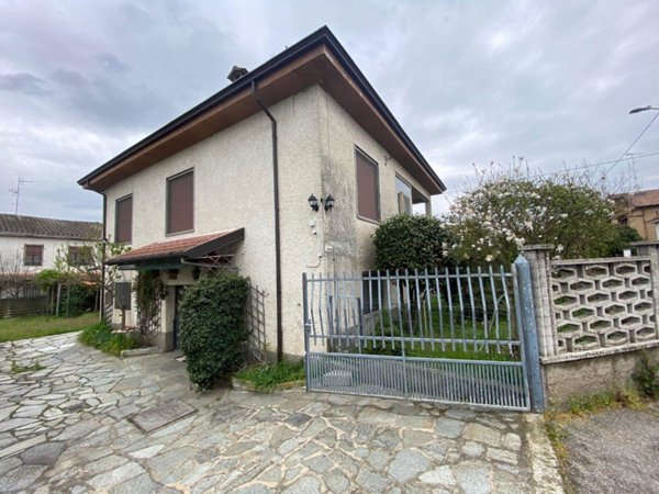 casa indipendente in vendita a Gambolò