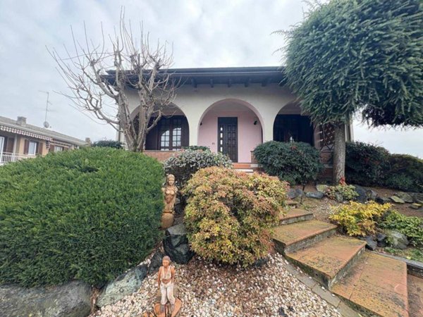 casa indipendente in vendita a Gambolò