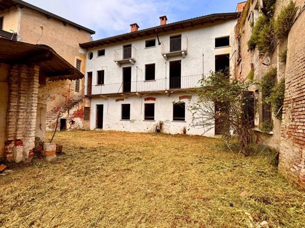 casa indipendente in vendita a Gambolò