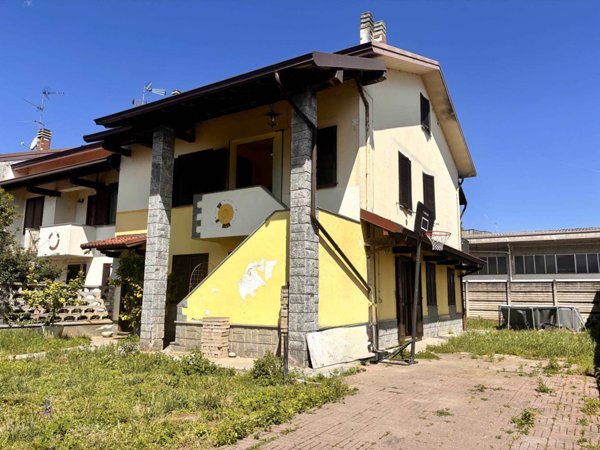 casa indipendente in vendita a Gambolò