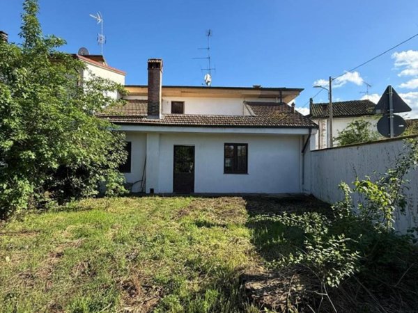 casa indipendente in vendita a Gambolò in zona Garbana
