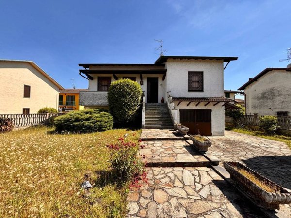 casa indipendente in vendita a Gambolò