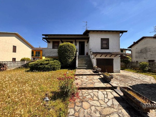 casa indipendente in vendita a Gambolò