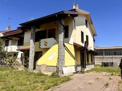 casa indipendente in vendita a Gambolò