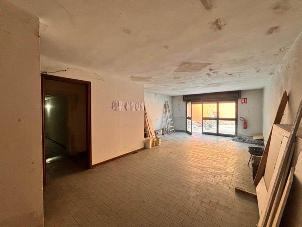 locale di sgombero in vendita a Gambolò
