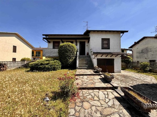casa indipendente in vendita a Gambolò
