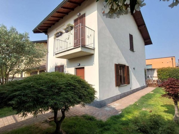 casa indipendente in vendita a Gambolò