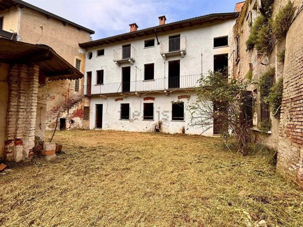 casa indipendente in vendita a Gambolò