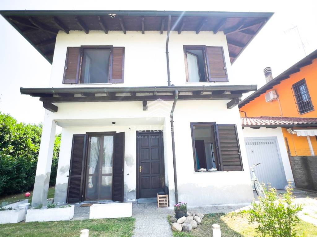 casa indipendente in vendita a Gambolò