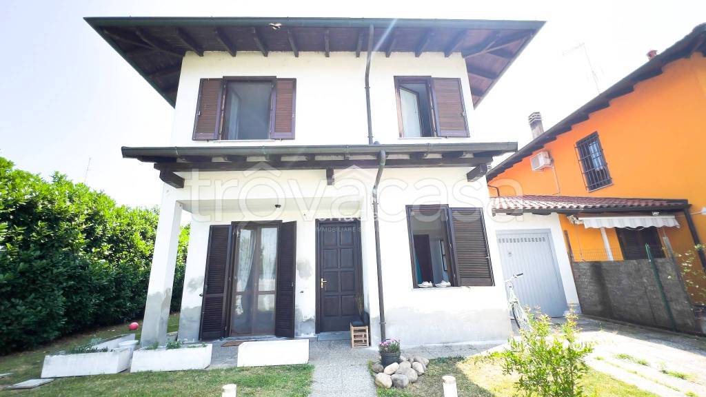 casa indipendente in vendita a Gambolò