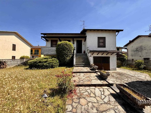 casa indipendente in vendita a Gambolò