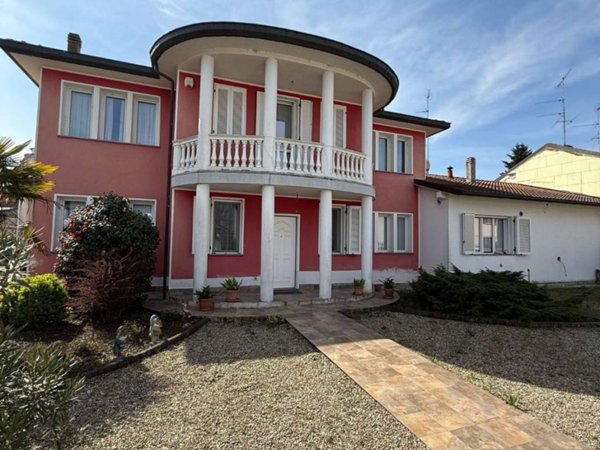 casa indipendente in vendita a Gambolò in zona Remondò