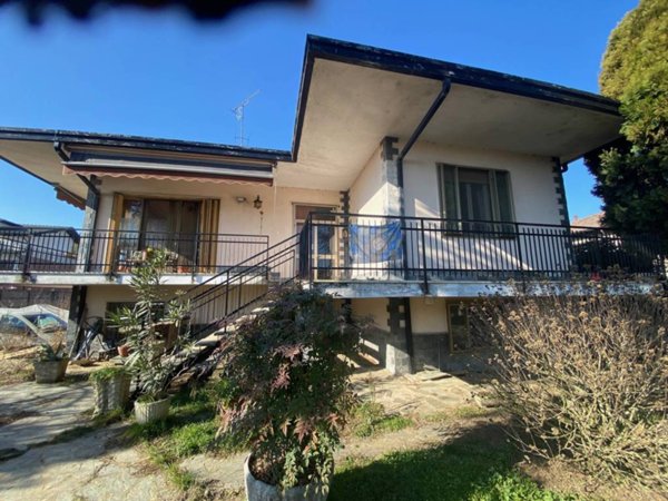 casa indipendente in vendita a Gambolò