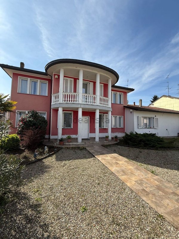 casa indipendente in vendita a Gambolò in zona Remondò
