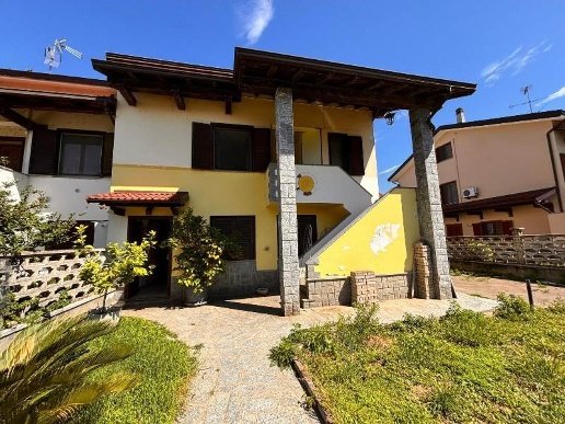 casa indipendente in vendita a Gambolò