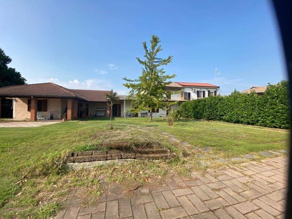 casa indipendente in vendita a Gambolò in zona Garbana