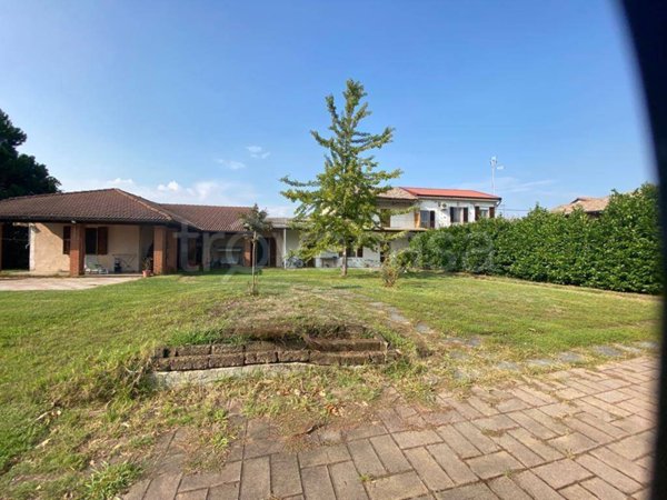 casa indipendente in vendita a Gambolò in zona Garbana
