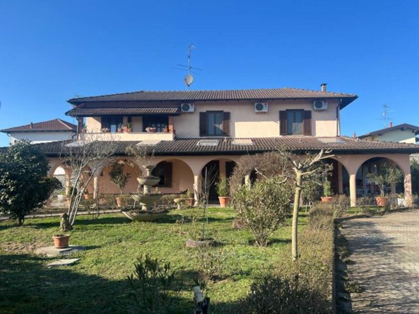 casa indipendente in vendita a Gambolò in zona Belcreda