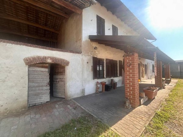 casa indipendente in vendita a Gambolò in zona Garbana