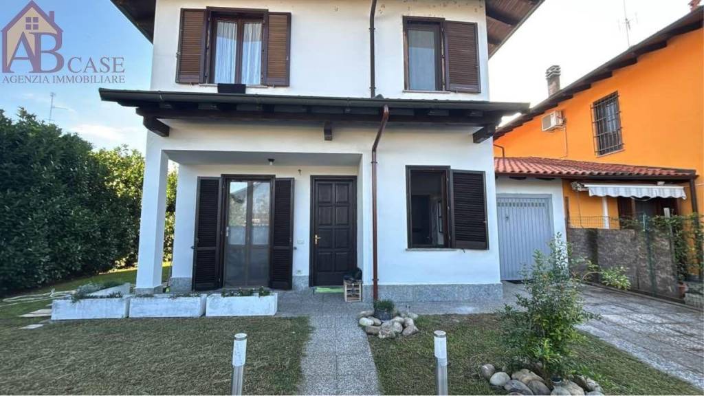 casa indipendente in vendita a Gambolò