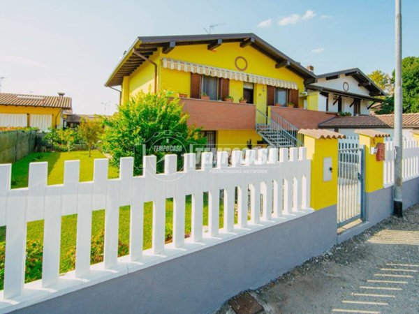 appartamento in vendita a Gambolò in zona Remondò