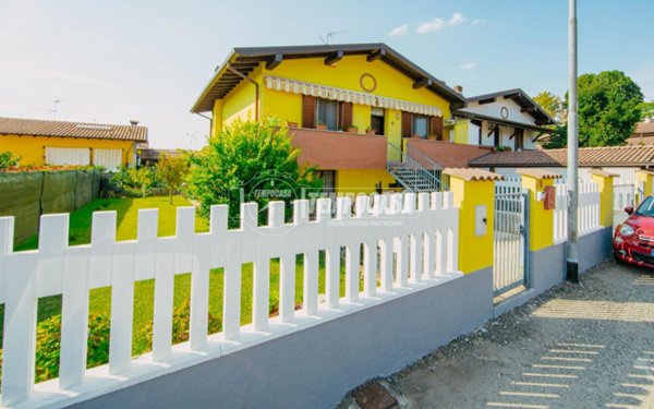 appartamento in vendita a Gambolò in zona Remondò