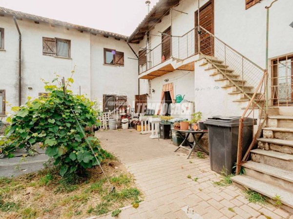 casa indipendente in vendita a Gambolò in zona Garbana