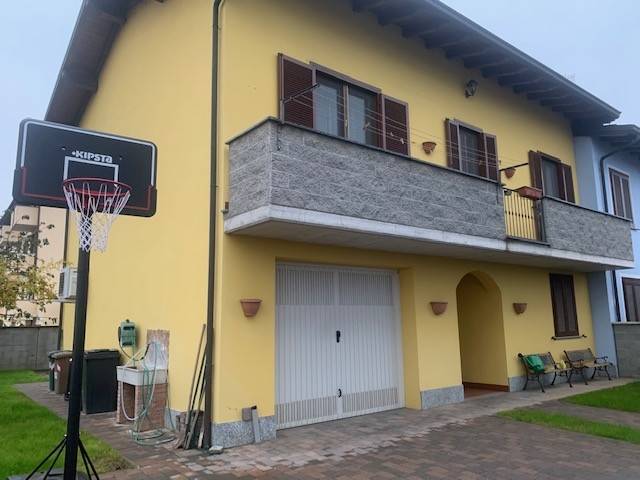 casa indipendente in vendita a Gambolò