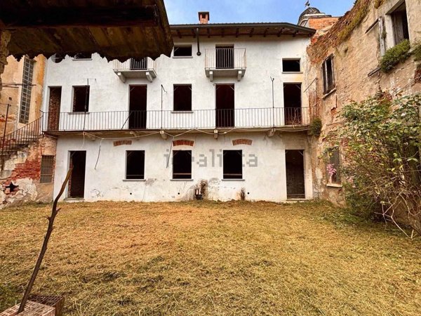 casa indipendente in vendita a Gambolò