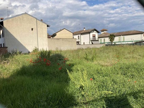 terreno edificabile in vendita a Gambolò