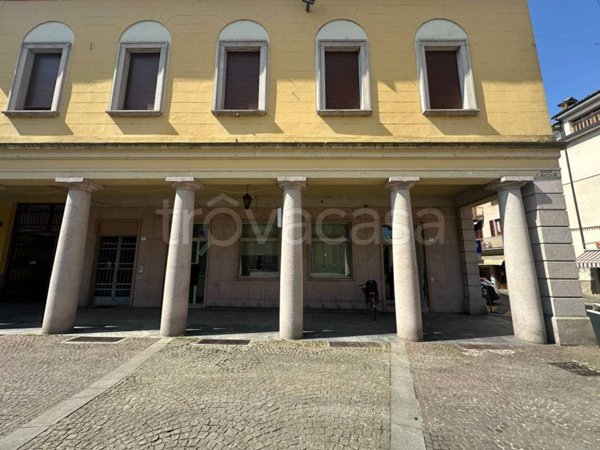 negozio in vendita a Gambolò