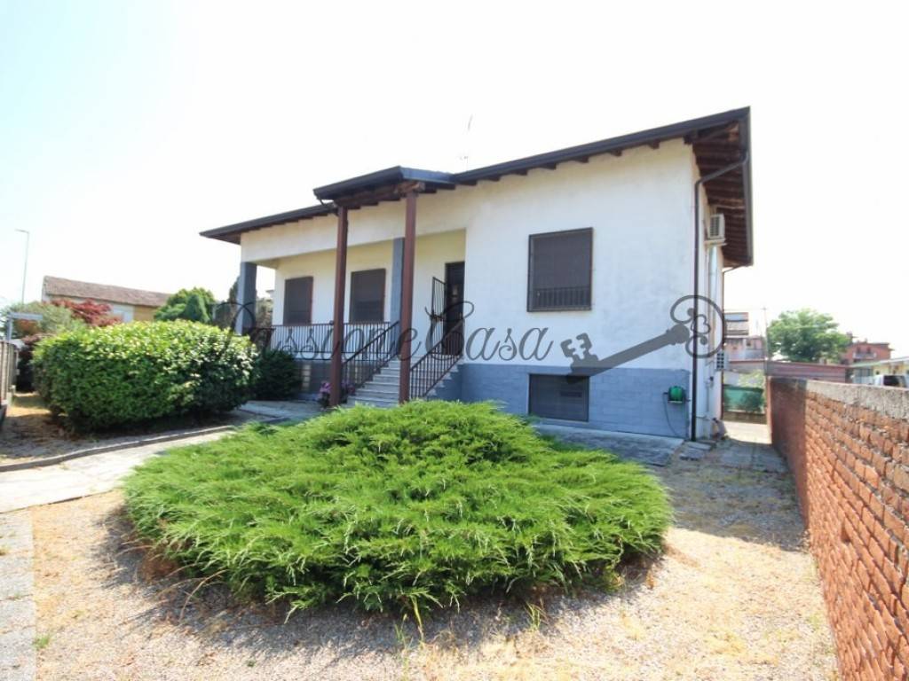 casa indipendente in vendita a Gambolò