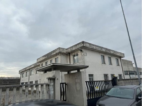 capannone in vendita a Gambolò