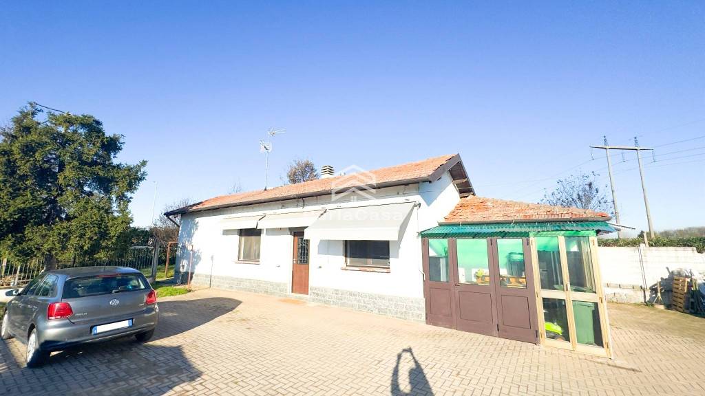 casa indipendente in vendita a Gambolò