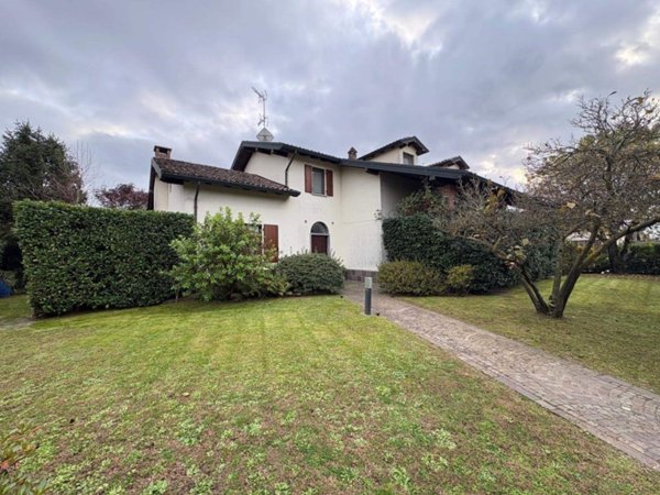 casa indipendente in vendita a Gambolò