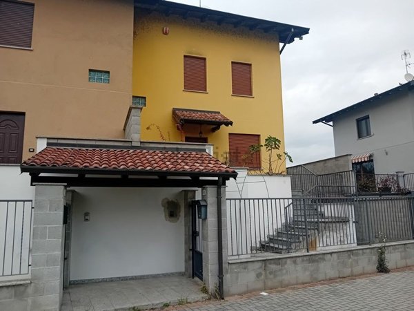 casa indipendente in vendita a Gambolò