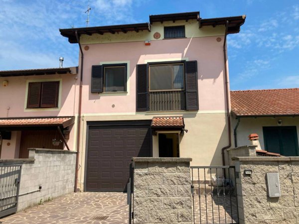 casa indipendente in vendita a Gambolò