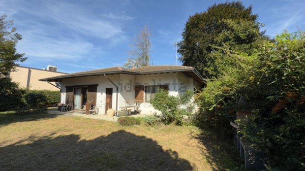 casa indipendente in vendita a Gambolò