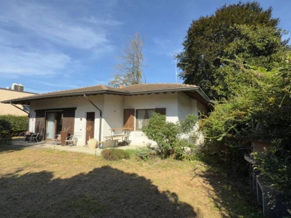 casa indipendente in vendita a Gambolò