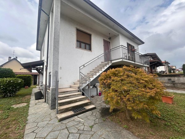 casa indipendente in vendita a Gambolò